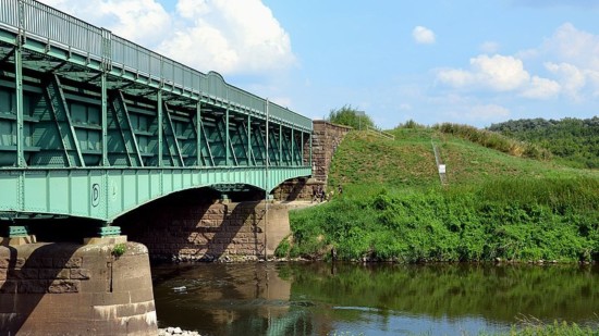 Erbaute Trogbrücke Mittellandkanal über die Leine